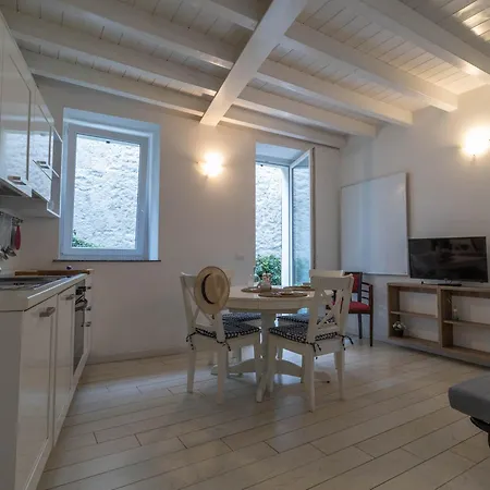 Apartment Welcomely - Lario House A *