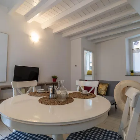 Apartment Welcomely - Lario House A *