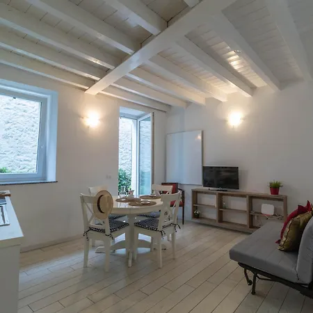 شقة Welcomely - Lario House A